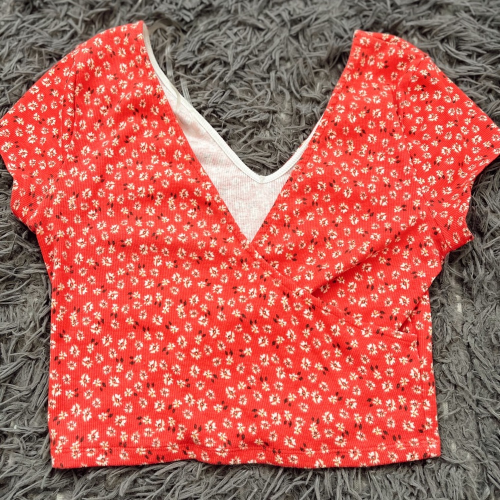 Red and white daisy criss cross top